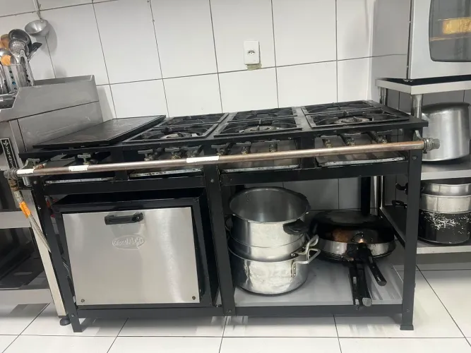 Fogão industrial 6 bocas com chapa e forno