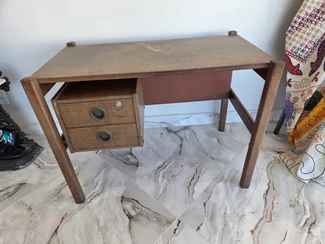 Mesa madeira antiga 100 cm x 50 cm altura 72 cm