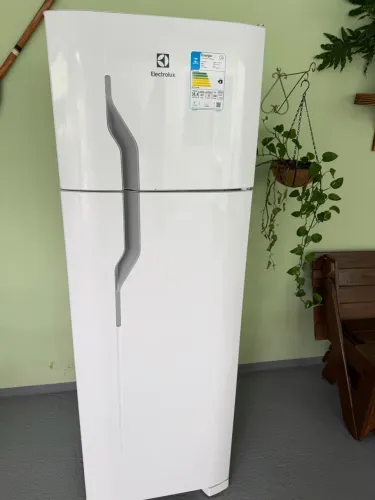 Vendo geladeira Electrolux DC35A