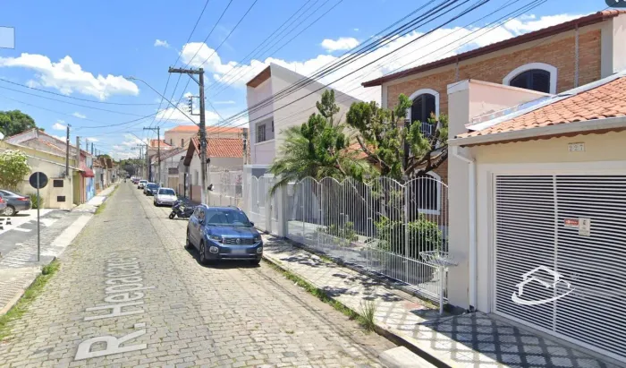 Casa/Sobrado no centro de Lorena-SP a venda.