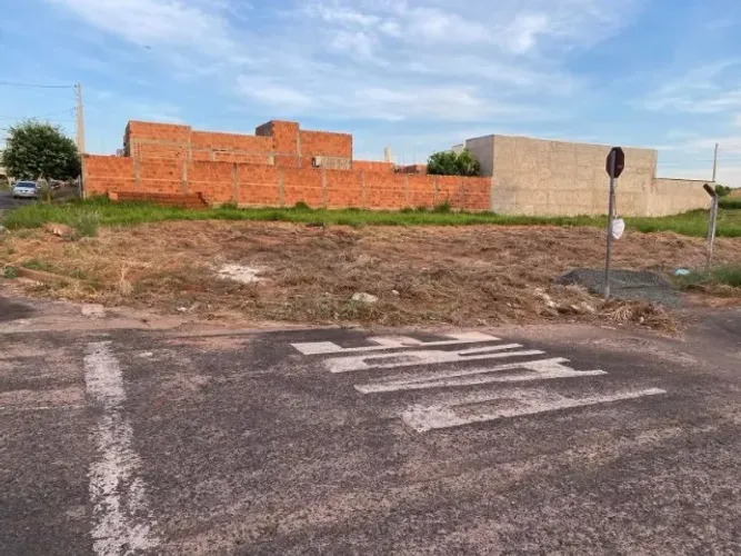 Terreno de esquina em Colombo - PR