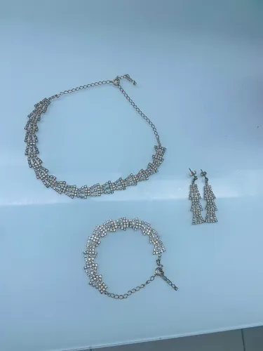 Pulseira + Brinco + Chocker cravejados