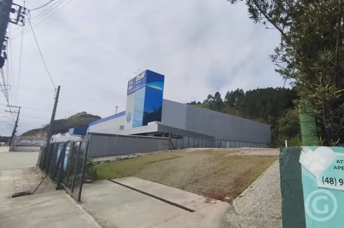 Terreno comercial com frente para a BR-101 na Praia Comprida