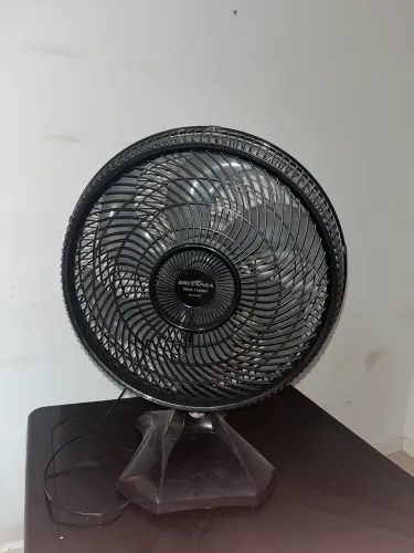 Ventilador de mesa britania  seminovo
