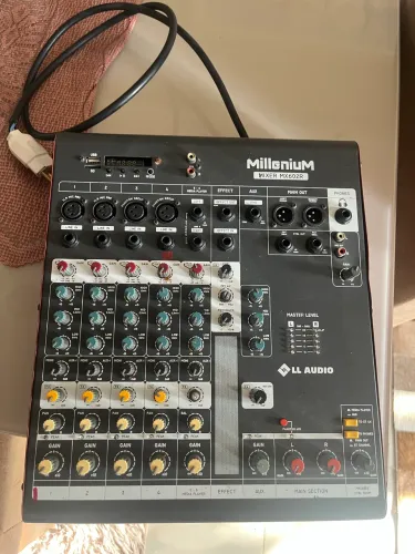 Vendo mesa analógica 6 canais MILLENIUM