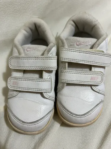 Tênis Nike nº22 couro branco com detalhe rosa