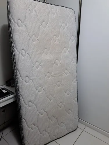 Vende-se colchão solteiro