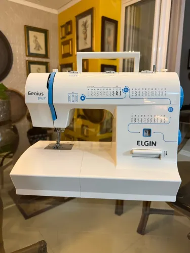 Máquina de costura Elgin Genius Plus
