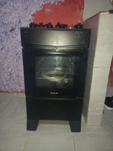 Vende-se fogão ATLAS com mangueira do gás 