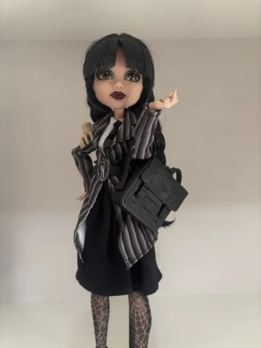Monster High Wandinha Addams Wednesday