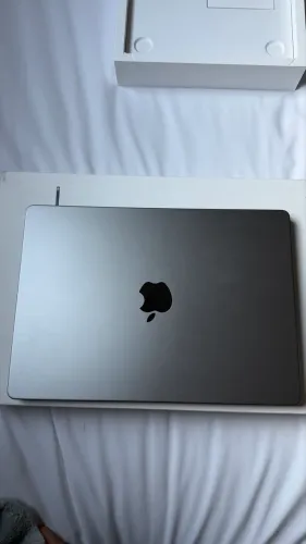 MAC BOOK PRO M3 (2023) 8GB /1TB (sem marcas de uso)