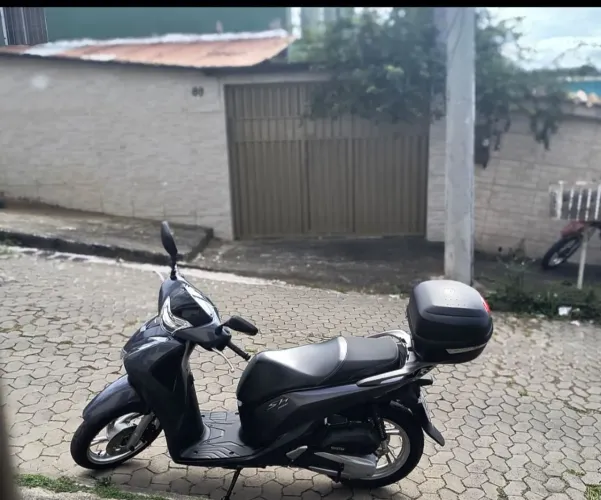 Vendo Honda Sh segunda dona