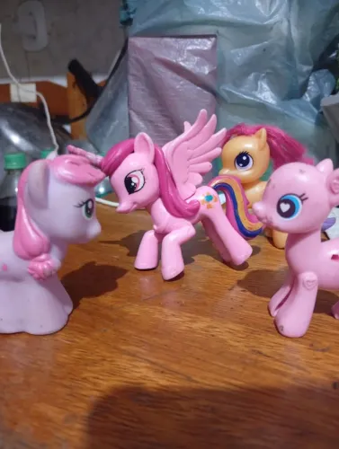 Princesa Cadance e mini pôneis