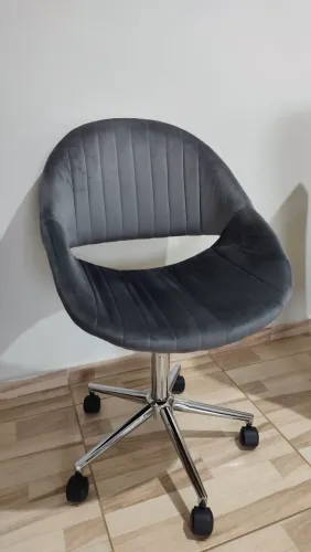 Cadeira estofada suede com base giratória 