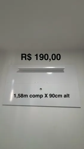 Painel de TV com prateleira