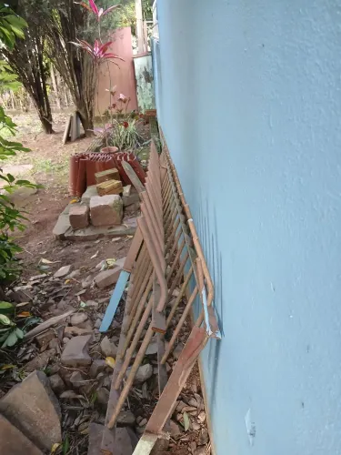 2 grades ferro pra fixar em muro/2,70 comp