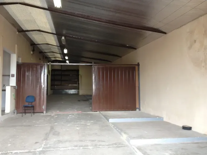 Galpão/Depósito/Armazém para aluguel tem 300 metros quadrados