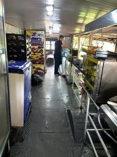 Vendo excelente oportunidade de negócio! Ônibus adaptado para comércio / Food Truck.