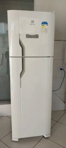 Vendo geladeira Electrolux Frost Free 371l