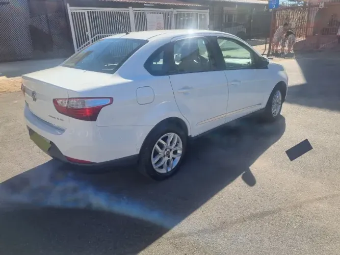 Fiat Grand Siena Essence Dual. 1.6 Flex 16V 2016