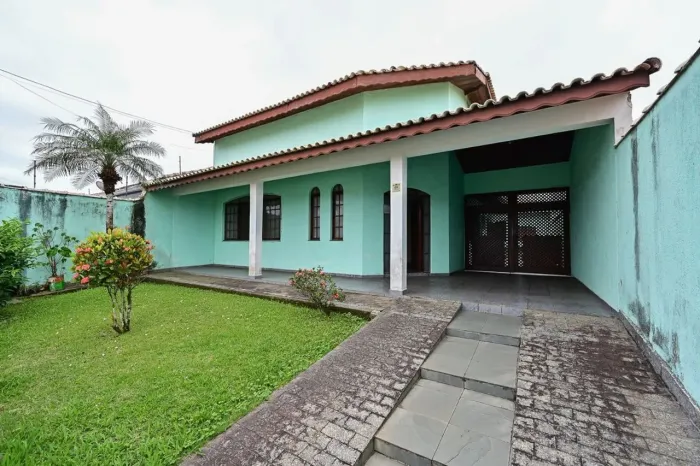 Sobrado à Venda em Jardim Barra de Jangada, Peruíbe - SP