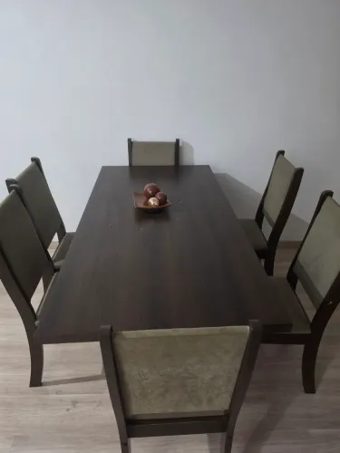 Mesa de jantar com 6 cadeiras!