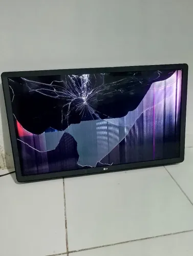Smart TV LG 32 polegadas. defeito na tela
