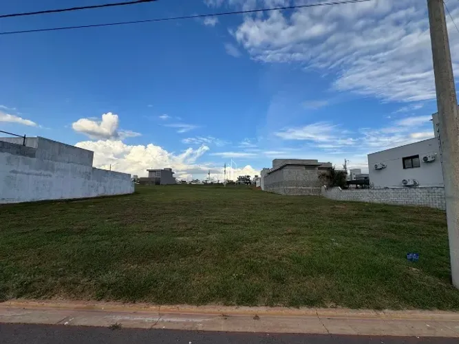 Lote Condomínio Jardins Parma, com 276,40 m² - Quitado e Registrado.