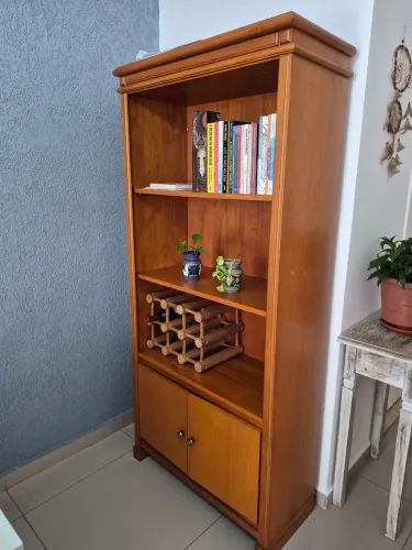 Estante de livros com Armário - Conservada