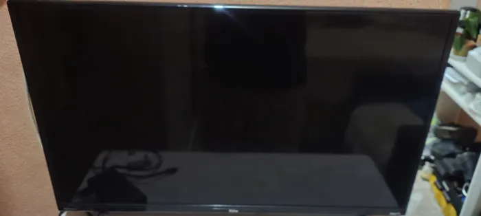 Vendo SmartTv Philco 32 polegadas! $600 reais pra levar logo! Semi-Nova.