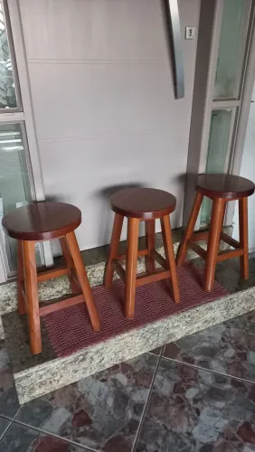 Banquetas de madeira