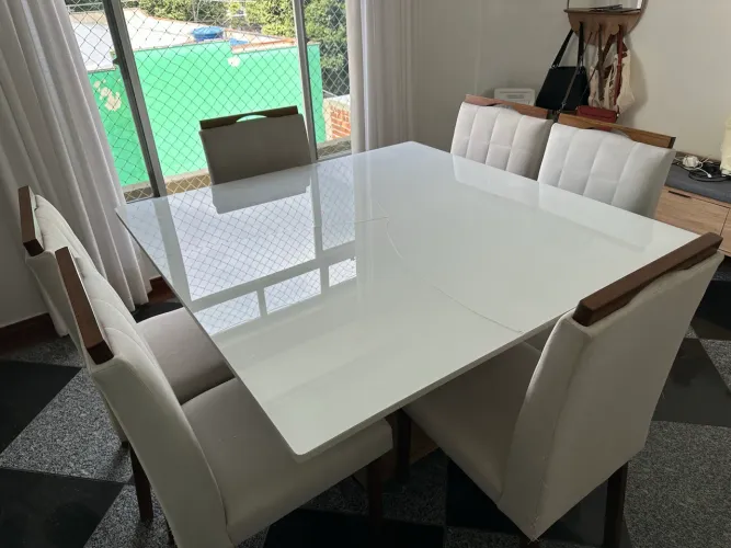 Mesa Moderna com 6 lugares