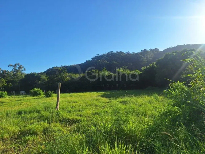 Terreno com 1.702,25m² nos Ingleses do Rio Vermelho, Florianópolis.