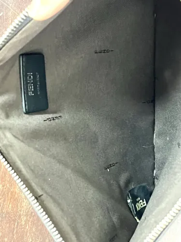 Bolsa clutch/porta documentos Fendi