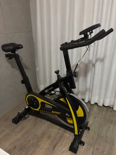 BICICLETA SPINNING COM RODA DE INERCIA DE 13KG