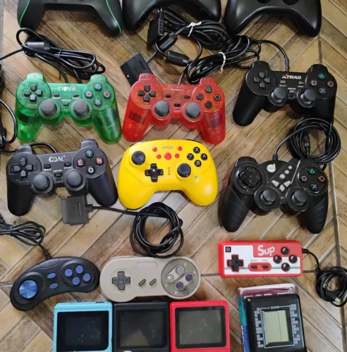 Lote de controles PS2/Xbox 360 e Mini Games - NO ESTADO!
