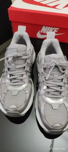 Tênis Nike V2K Run