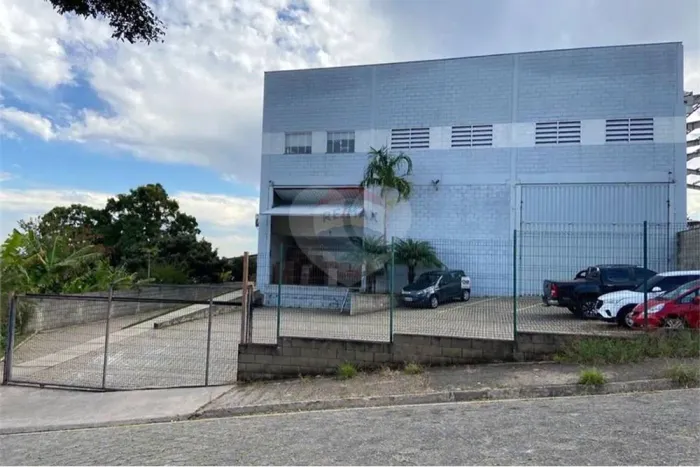 GALPAO PARA LOCAÇAO COM MEZANINO E VESTUARIOS
