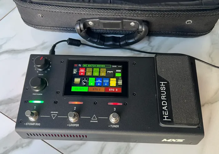 Pedaleira Headrush MX5 para guitarra