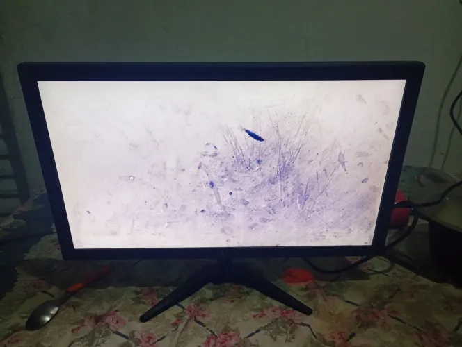 Vendo um monitor de computador r$ 100 preço fixo