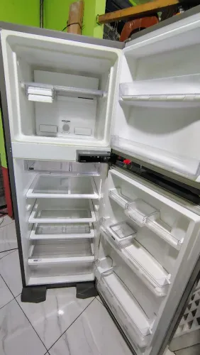 Geladeira inox semi nova