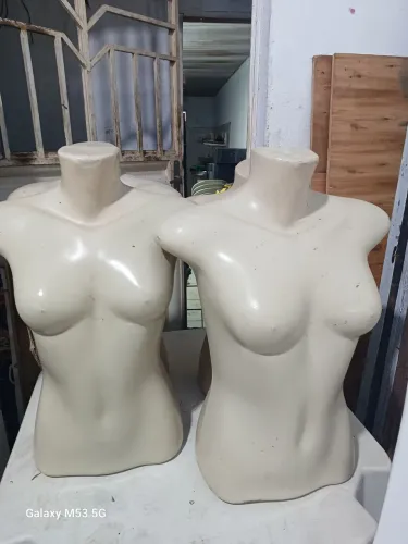 Venda de manequim busto meio corpo feminino