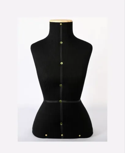 Manequim feminino costureira