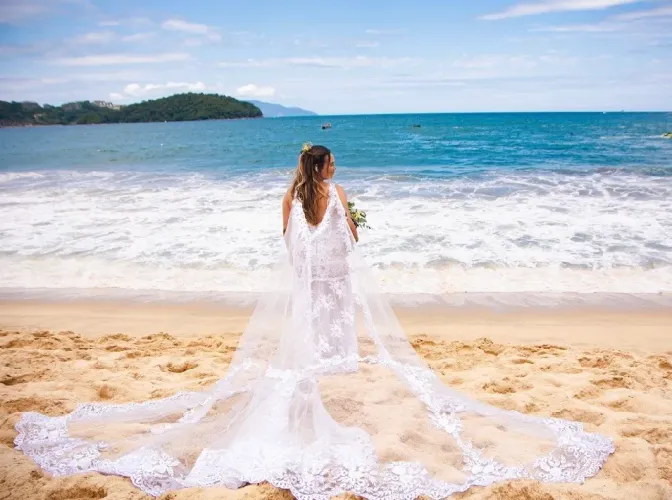 Vestido de noiva perfeito em renda portuguesa