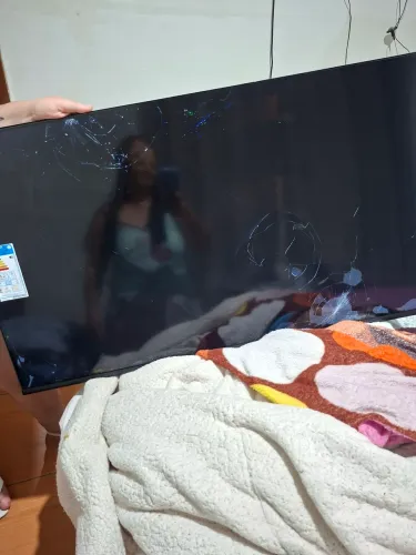 Vendo uma televisão 43 tcl tem troca a tela está funcionando 