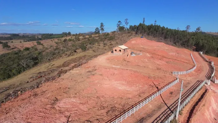 Vendo chácara de 2.000 m2 com casa em Piedade dos Gerais MG