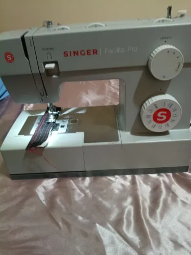 Máquina de costura Singer Facilita Pro
