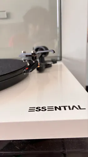 Toca Disco Pro-Ject Essential III (Inglês)