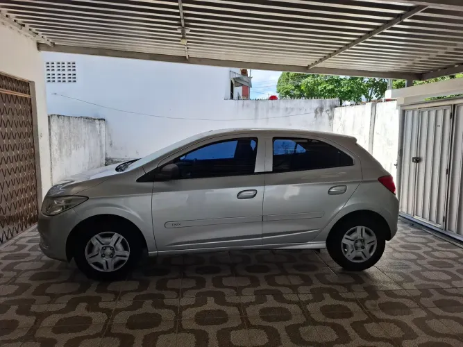 Chevrolet Onix Hatch LT 1.0 8V Flex Power Mec. 4P 2016