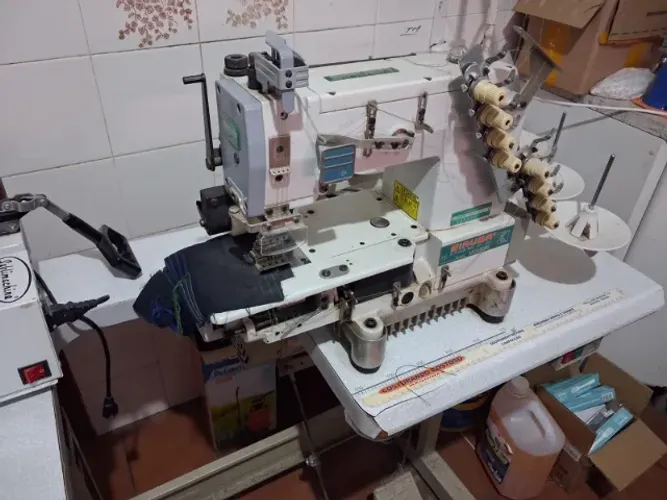Máquina de costura Elástiqueira 4 agulhas Siruba